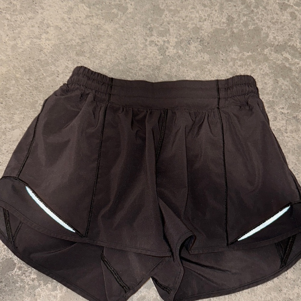 Lululemon hotty hot shorts lined 4 inches